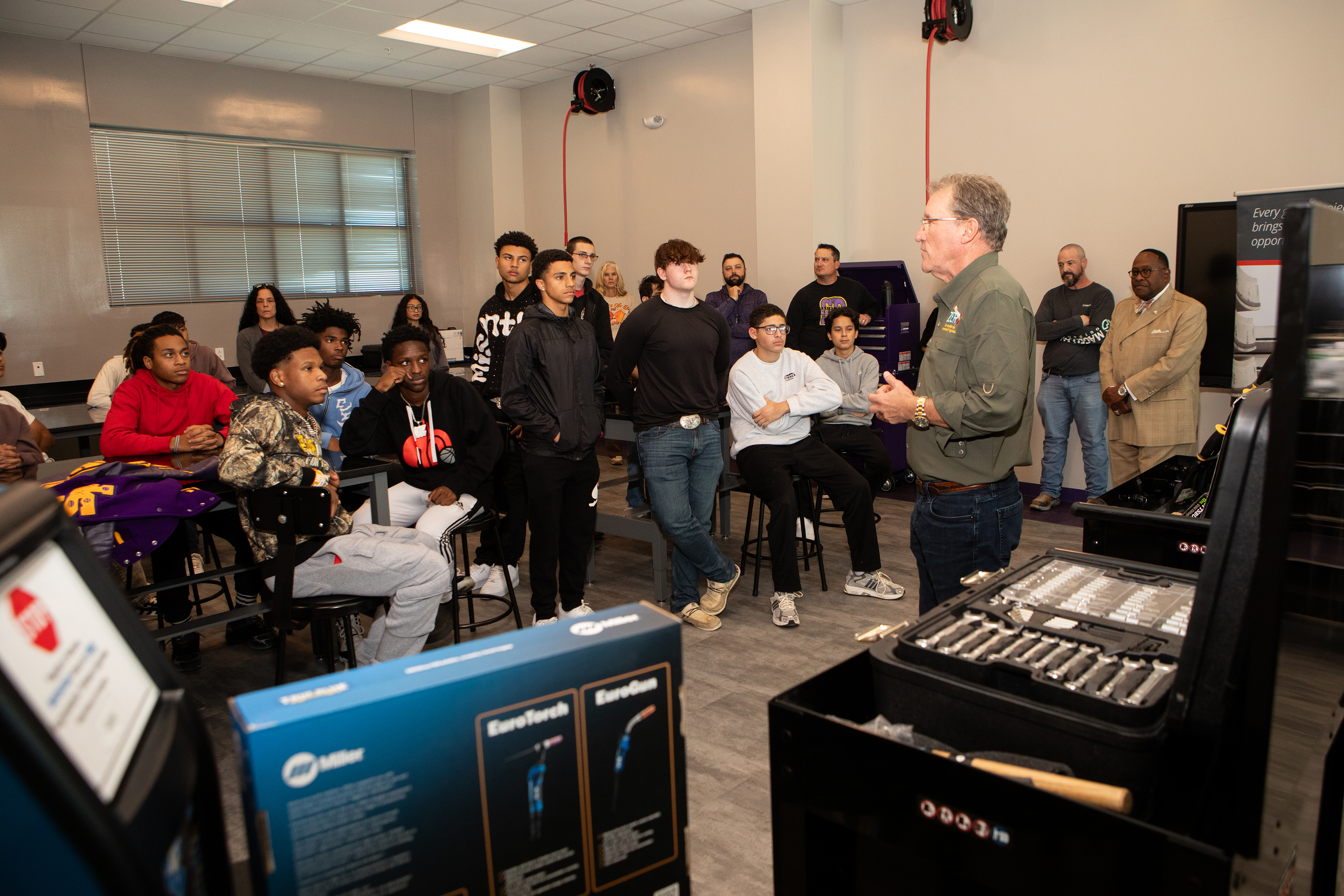 Walker Kimball, Bechtel Port Arthur LNG Senior Project Manager, speaking with the students about rewarding careers in the construction industry.